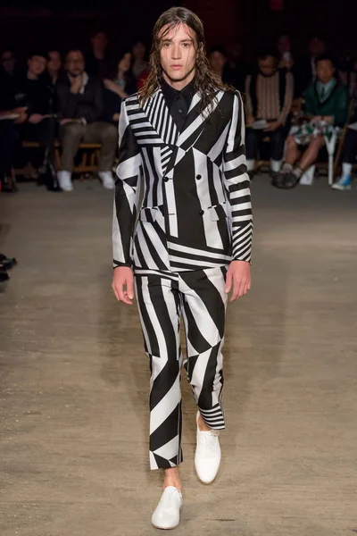 Look 24